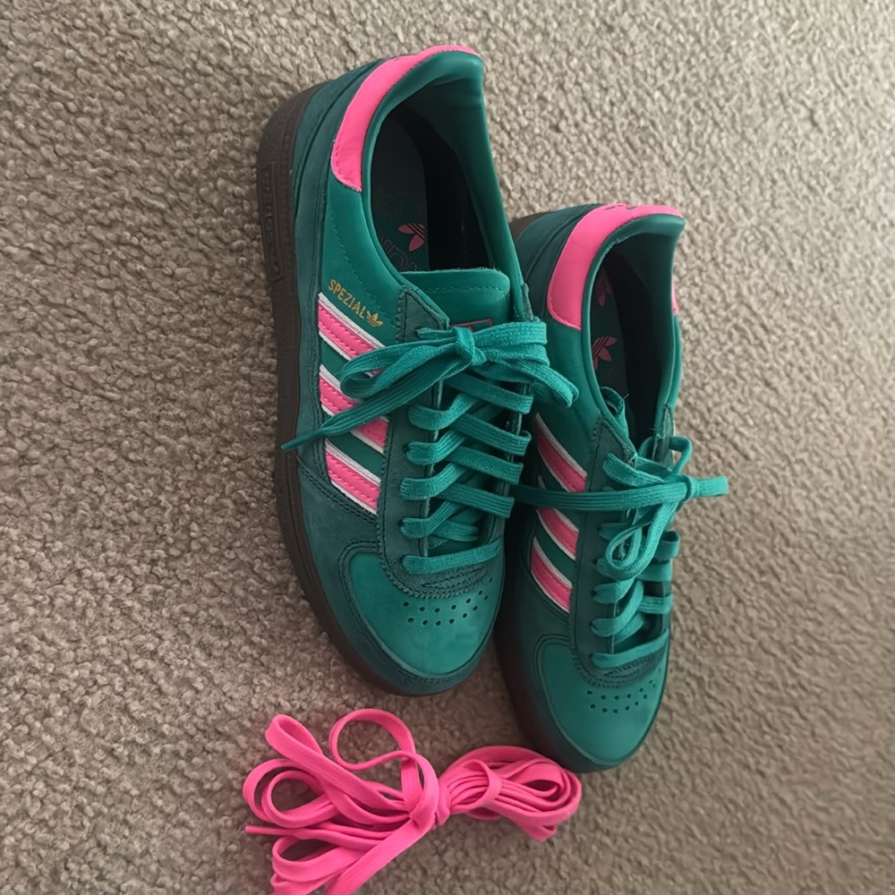 Adidas Spezial Men’s size 6 (Women’s 7.5-8) New Shoes. Green and Pink